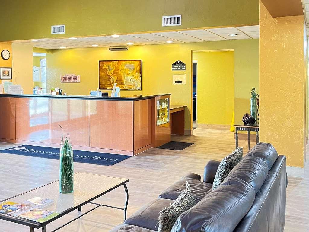 Comfort Inn & Suites Madison East - Monona Interior photo