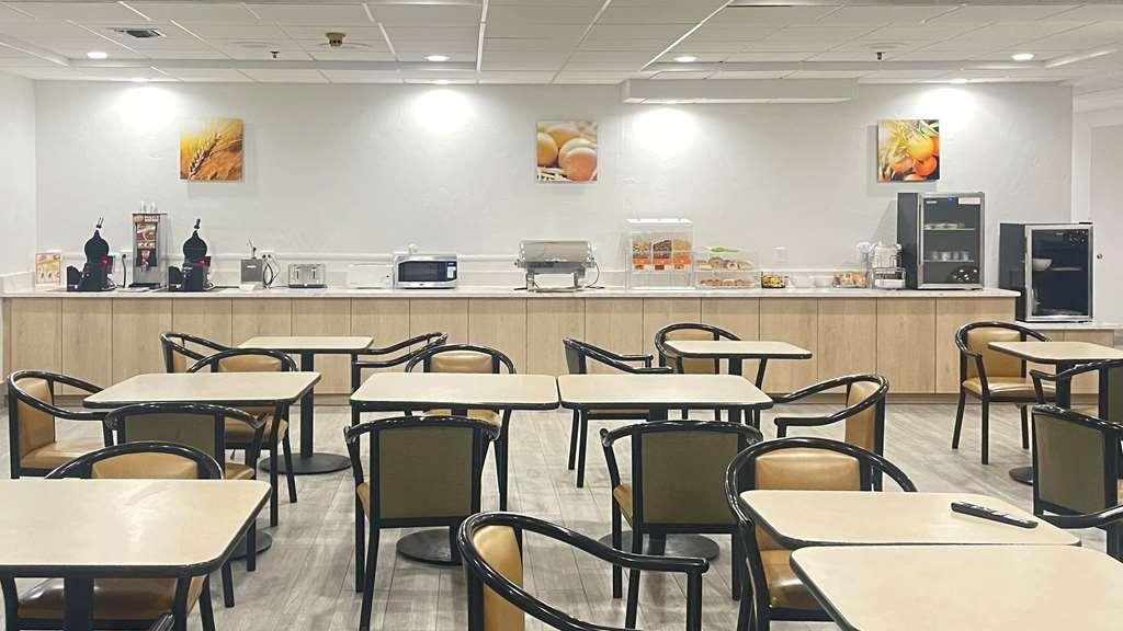 Comfort Inn & Suites Madison East - Monona Restaurant photo